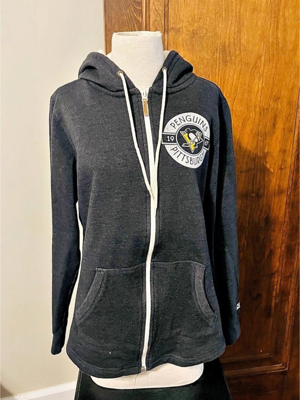 CCM Pittsburgh Penguins Hockey Full-Zip Hoodie Gray & White Size Medium